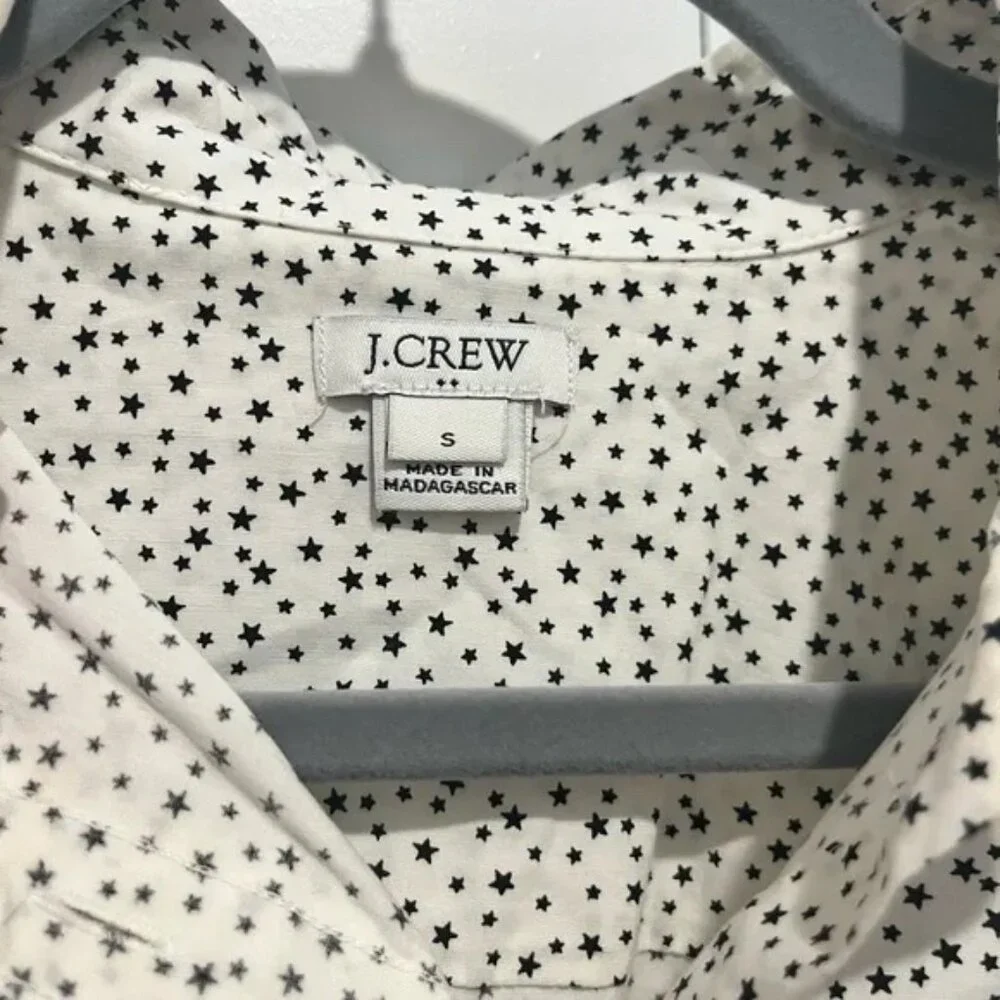 🤍 J. Crew Button Down Shirt! - Picture 4 of 7